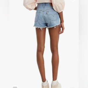 LEVIS 501 CUT OFF SHORTS  DESTRESSED BUTTON FLY 28